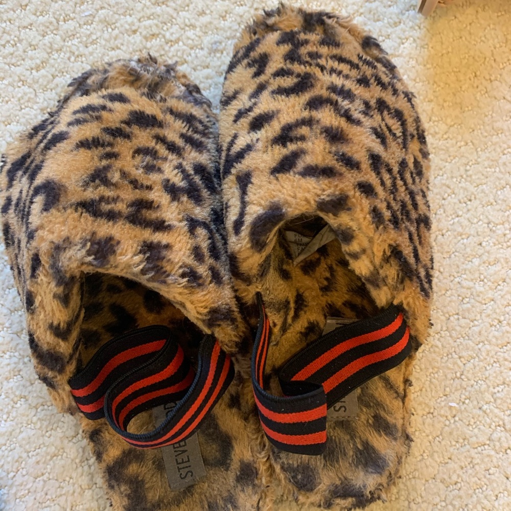 Steve Madden slippers
